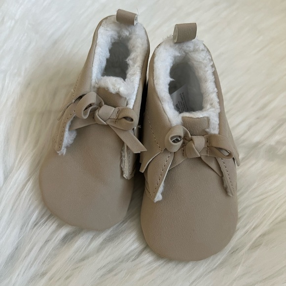 Carter's Other - Carter’s Baby Girl Little Winter Booties SZ 3-6m💕